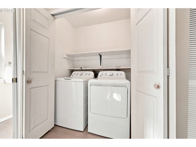512 Ne ROSELAWN St, Portland, OR 97211