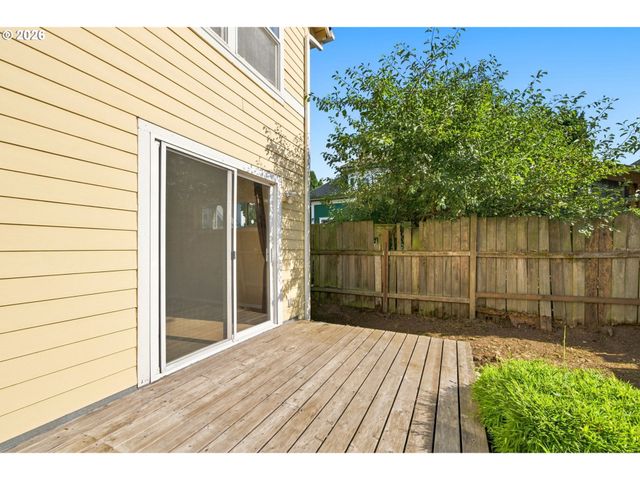512 Ne ROSELAWN St, Portland, OR 97211
