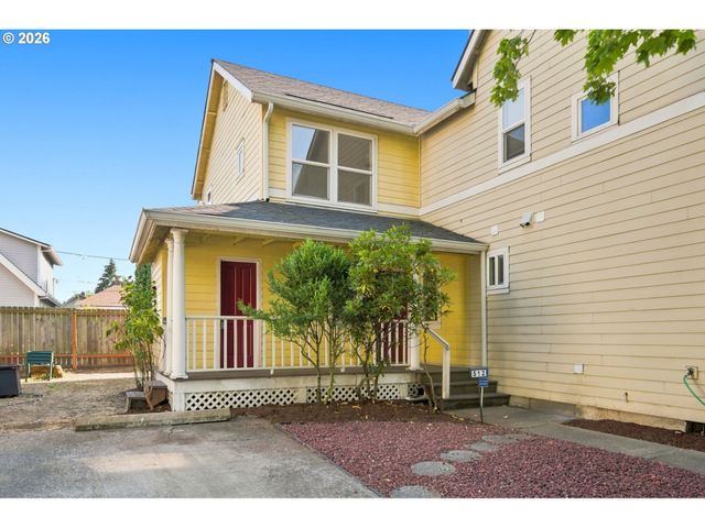 512 Ne ROSELAWN St, Portland, OR 97211