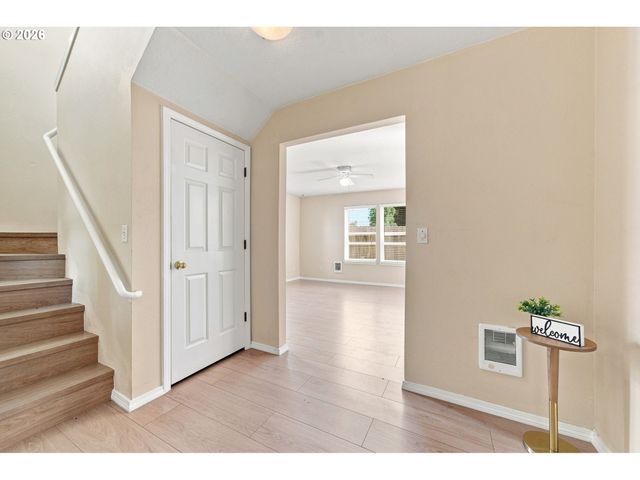 512 Ne ROSELAWN St, Portland, OR 97211