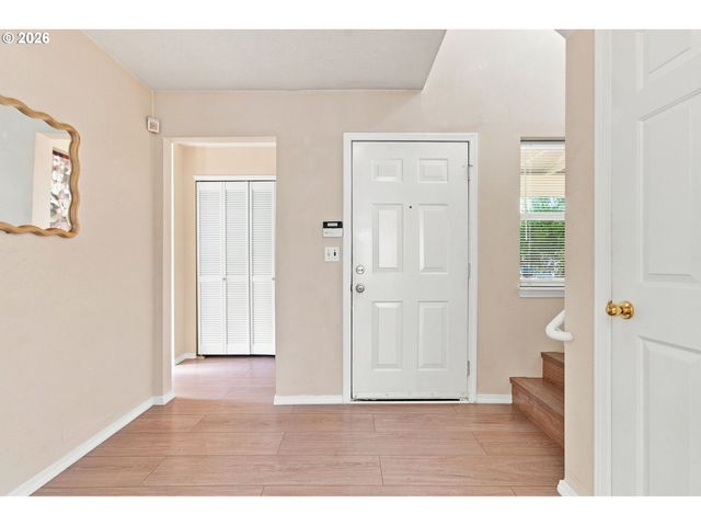 512 Ne ROSELAWN St, Portland, OR 97211