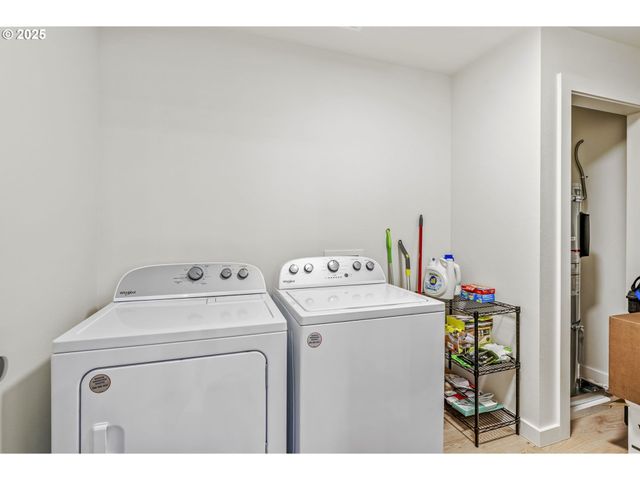 572 COLUMBIA St, Cathlamet, WA 98612