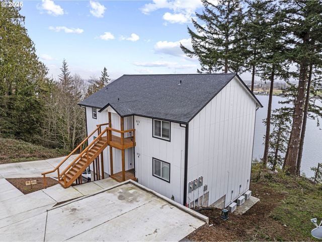 572 COLUMBIA St, Cathlamet, WA 98612
