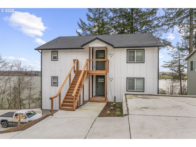 572 COLUMBIA St, Cathlamet, WA 98612