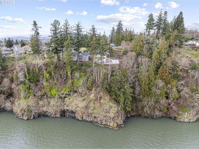 572 COLUMBIA St, Cathlamet, WA 98612