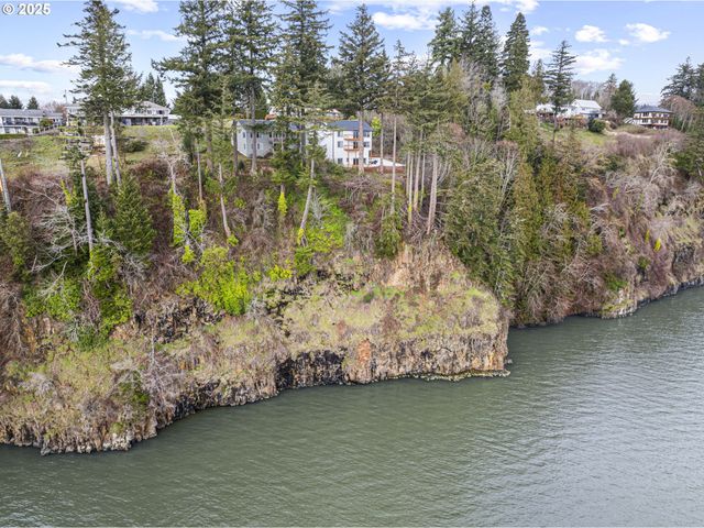 572 COLUMBIA St, Cathlamet, WA 98612