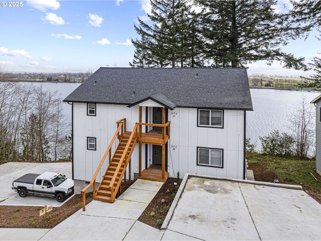 572 COLUMBIA St, Cathlamet, WA 98612