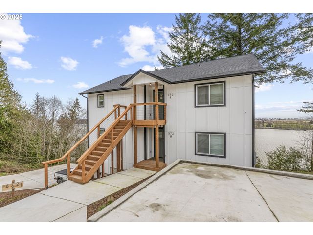 572 COLUMBIA St, Cathlamet, WA 98612