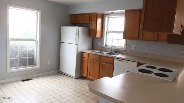 140 Harvest Road, Bristol, VA 24201