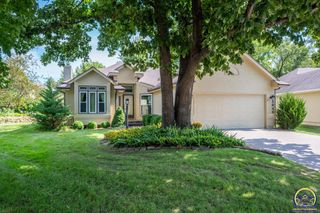 5948 SW 31st St, Topeka, KS 66614