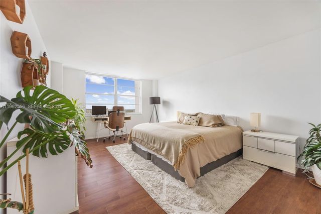 2801 NE 183rd St 1607W, Aventura, FL 33160