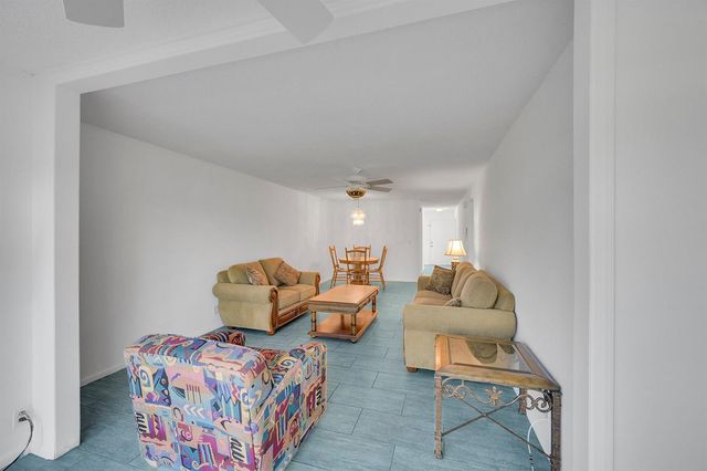 13791 Flora Place A, Delray Beach, FL 33484