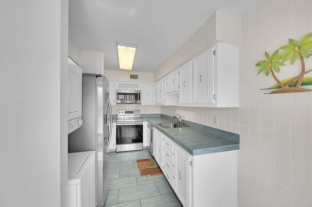 13791 Flora Place A, Delray Beach, FL 33484