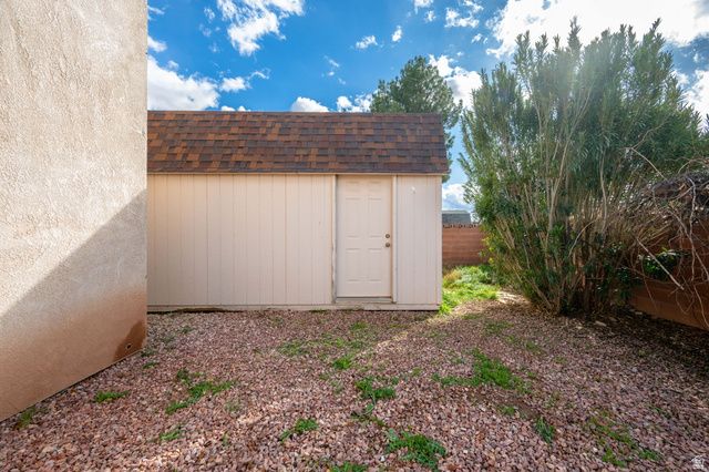 1906 S BRIDLE CIR, Washington, UT 84780