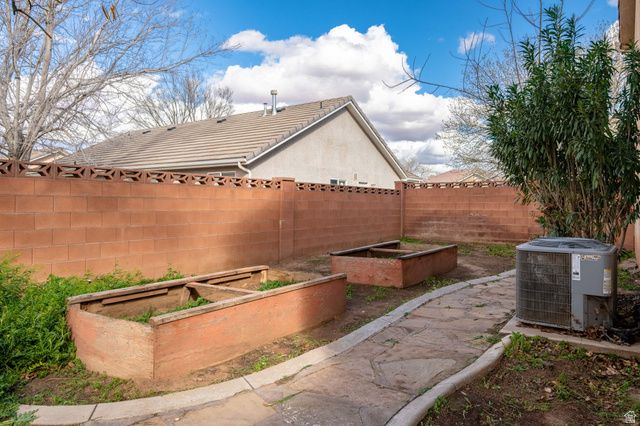 1906 S BRIDLE CIR, Washington, UT 84780