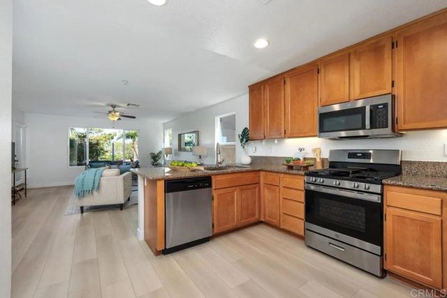 1555 Acacia Circle, Vista, CA 92081