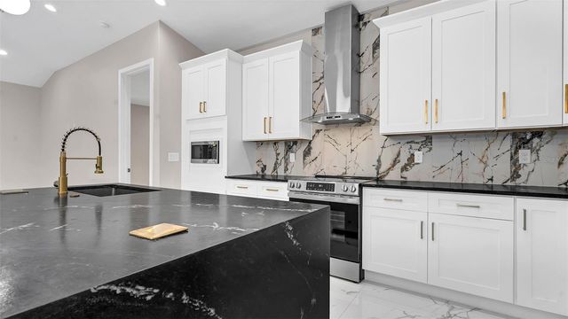 2835 60TH AVENUE N, St Petersburg, FL 33714