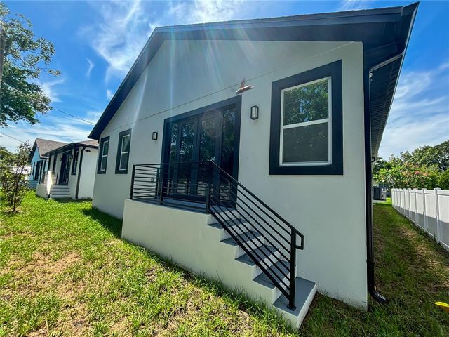 2835 60TH AVENUE N, St Petersburg, FL 33714