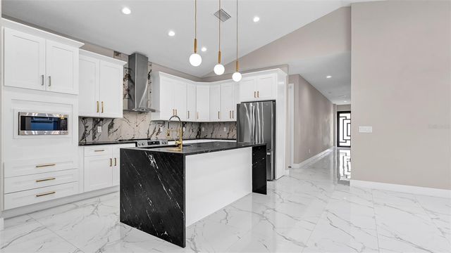 2835 60TH AVENUE N, St Petersburg, FL 33714