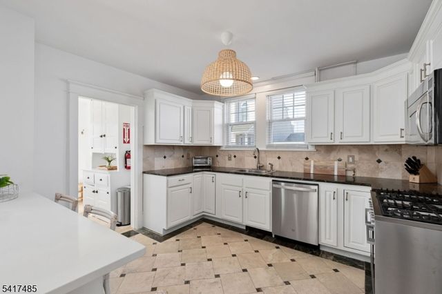 226 3rd St, Beach Haven Boro, NJ 08008