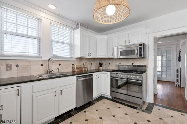 226 3rd St, Beach Haven Boro, NJ 08008