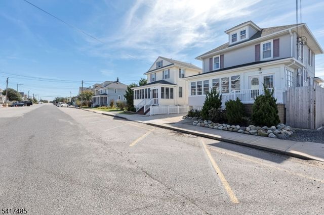 226 3rd St, Beach Haven Boro, NJ 08008