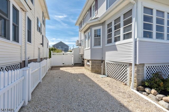 226 3rd St, Beach Haven Boro, NJ 08008