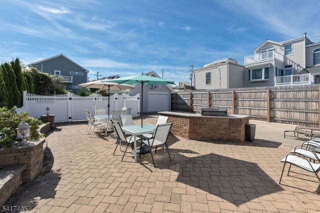 226 3rd St, Beach Haven Boro, NJ 08008