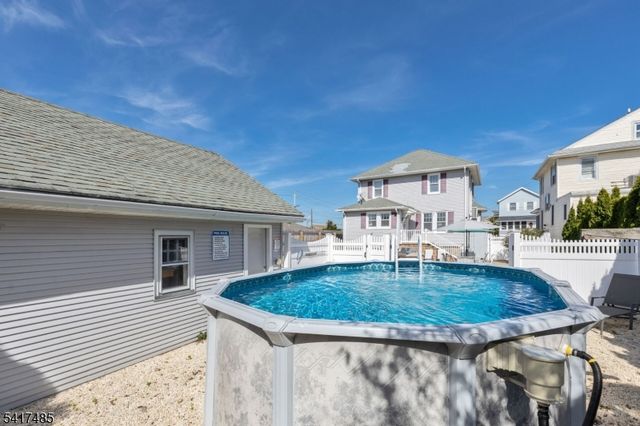 226 3rd St, Beach Haven Boro, NJ 08008