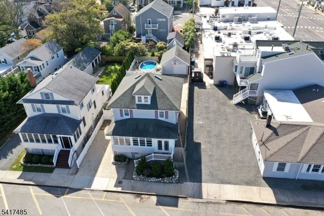 226 3rd St, Beach Haven Boro, NJ 08008