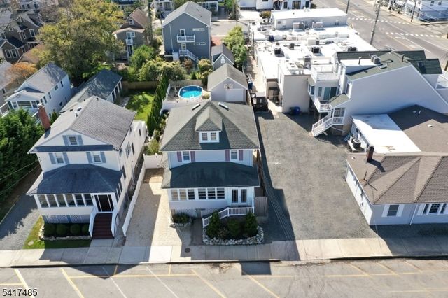 226 3rd St, Beach Haven Boro, NJ 08008