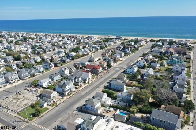 226 3rd St, Beach Haven Boro, NJ 08008