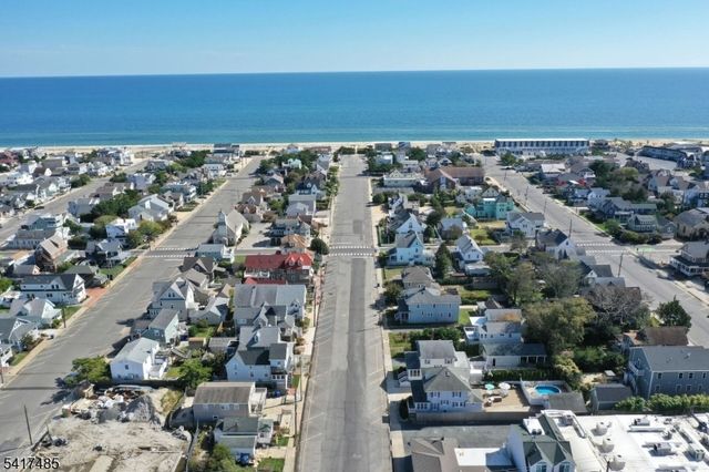 226 3rd St, Beach Haven Boro, NJ 08008