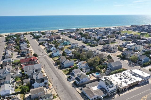 226 3rd St, Beach Haven Boro, NJ 08008