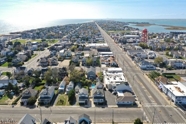 226 3rd St, Beach Haven Boro, NJ 08008