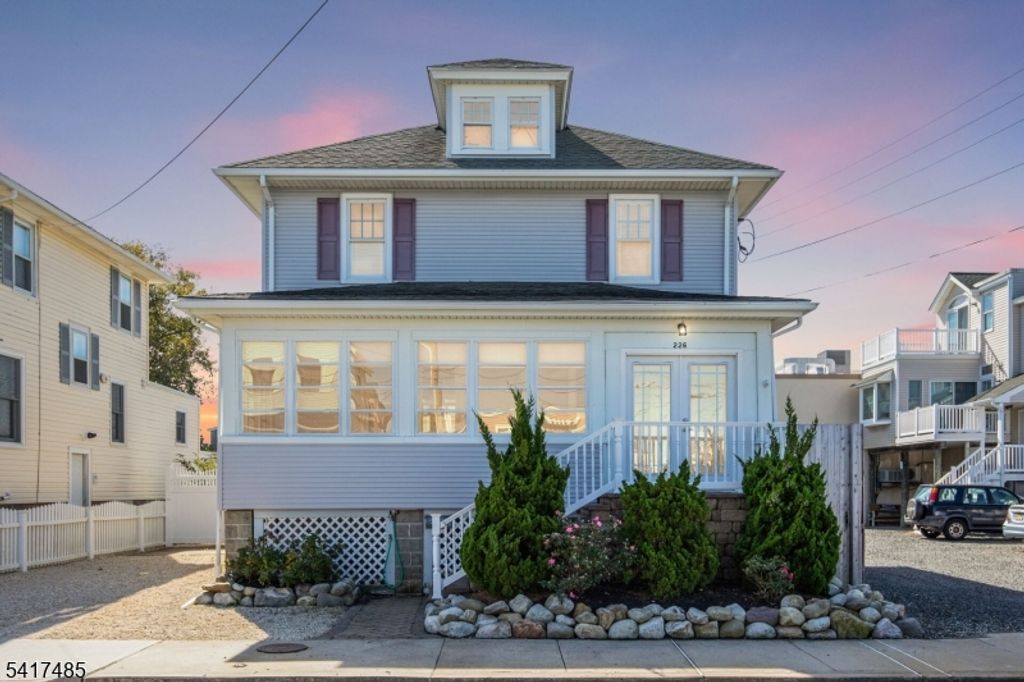 226 3rd St, Beach Haven Boro, NJ 08008