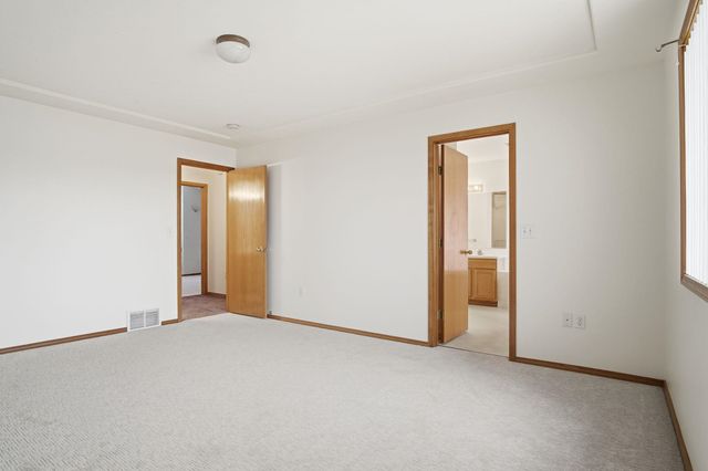 2826 W Hawthorne Rd, Spokane, WA 99208