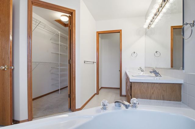 2826 W Hawthorne Rd, Spokane, WA 99208