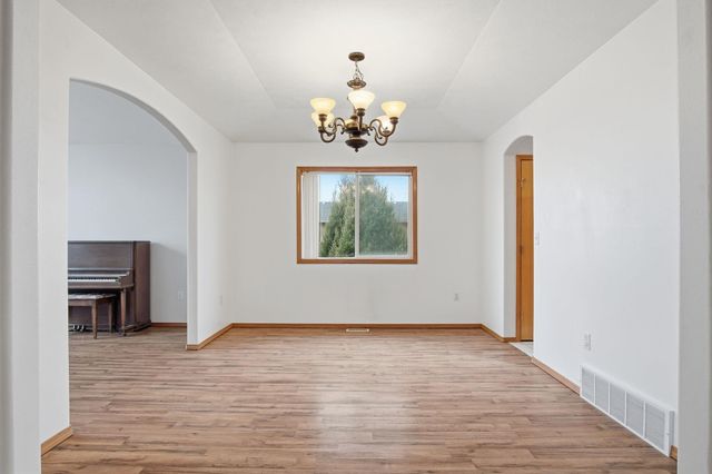 2826 W Hawthorne Rd, Spokane, WA 99208