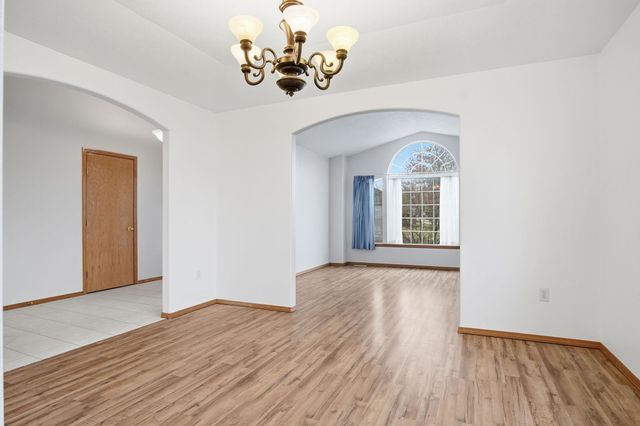 2826 W Hawthorne Rd, Spokane, WA 99208