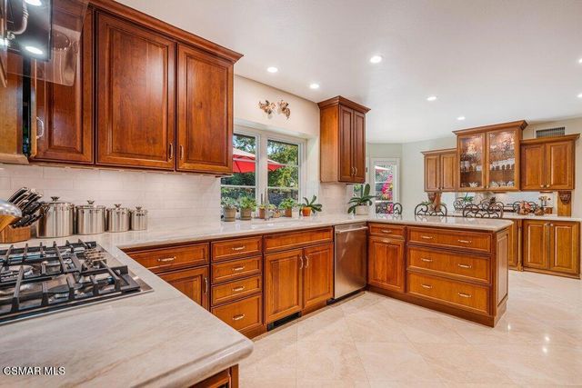 700 Oak Shadow View Place, Newbury Park, CA 91320
