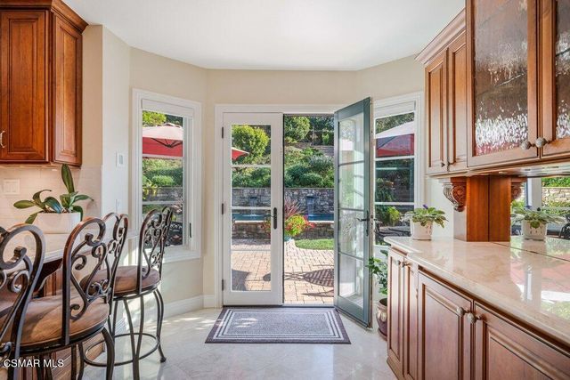 700 Oak Shadow View Place, Newbury Park, CA 91320