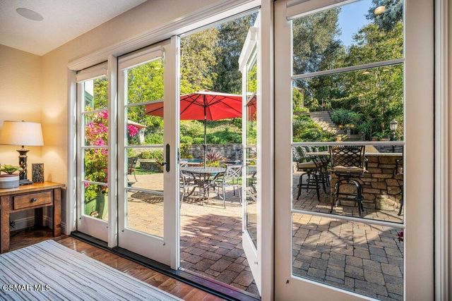700 Oak Shadow View Place, Newbury Park, CA 91320