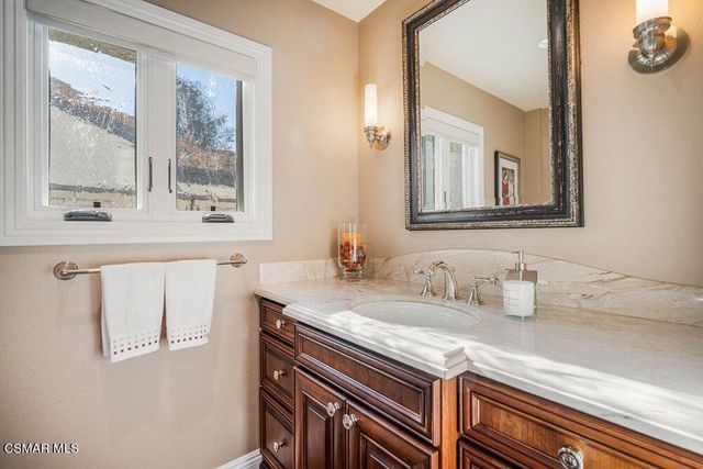 700 Oak Shadow View Place, Newbury Park, CA 91320