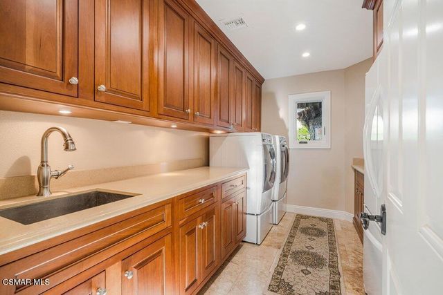 700 Oak Shadow View Place, Newbury Park, CA 91320