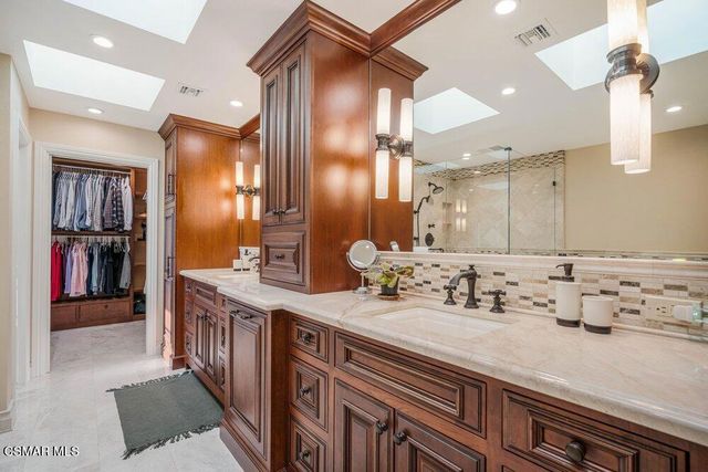 700 Oak Shadow View Place, Newbury Park, CA 91320