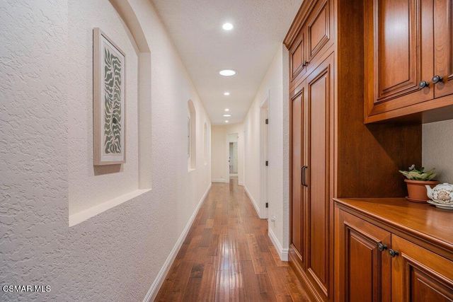 700 Oak Shadow View Place, Newbury Park, CA 91320