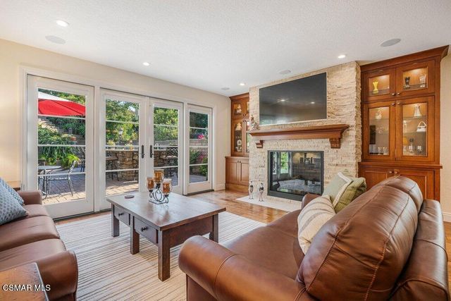 700 Oak Shadow View Place, Newbury Park, CA 91320
