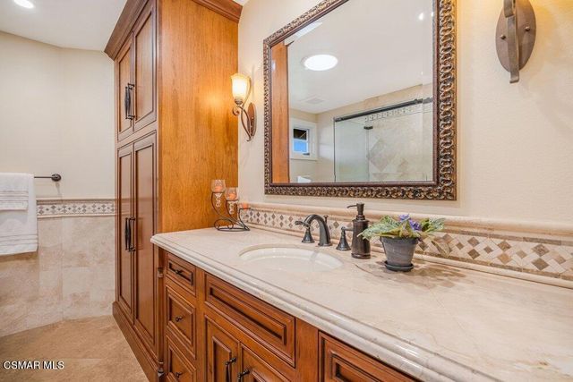 700 Oak Shadow View Place, Newbury Park, CA 91320