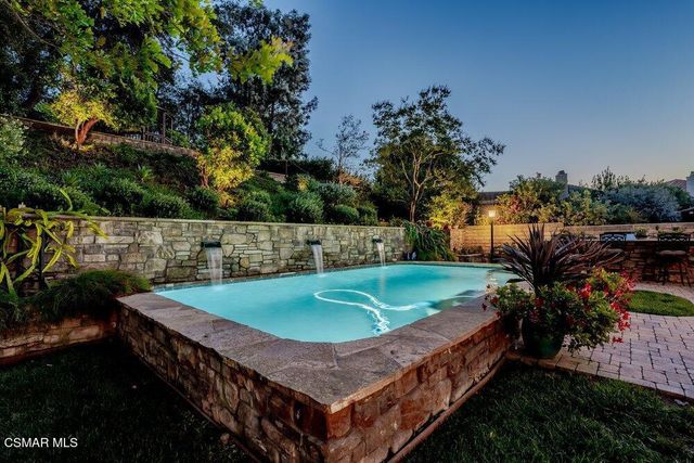 700 Oak Shadow View Place, Newbury Park, CA 91320